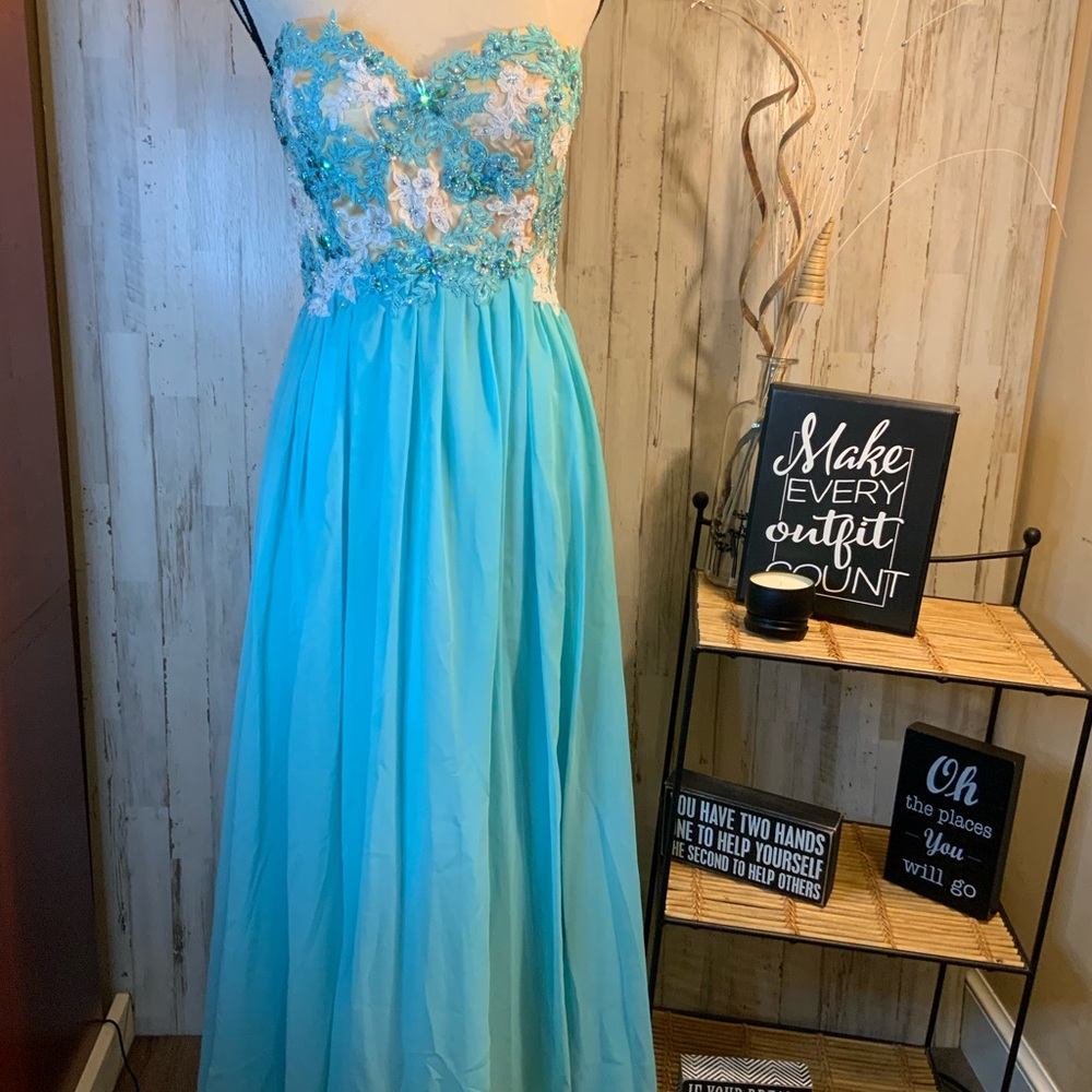 FabuLuxe gorgeous gown.